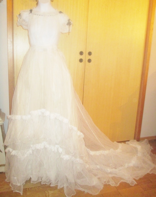 xxM1015M 1850-60 ball or wedding gown